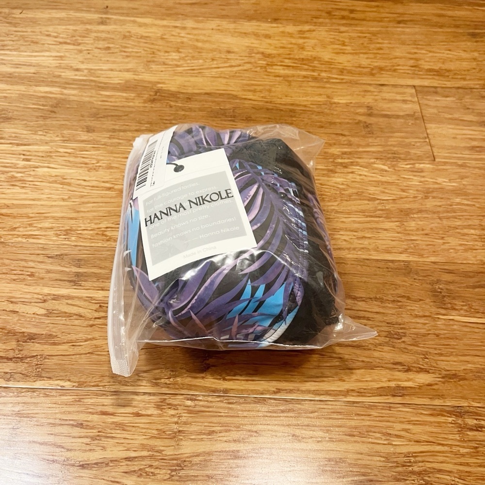 NWT! One Piece Tummy Control Blue Purple Leaf Swimsuit w Black Waist Tie. Sz. 20 - Picture 11 of 13